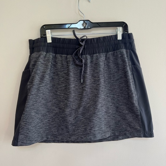 Athleta Excursion Hybrid Skort in Gray Black Heather, Size L - Picture 4 of 11